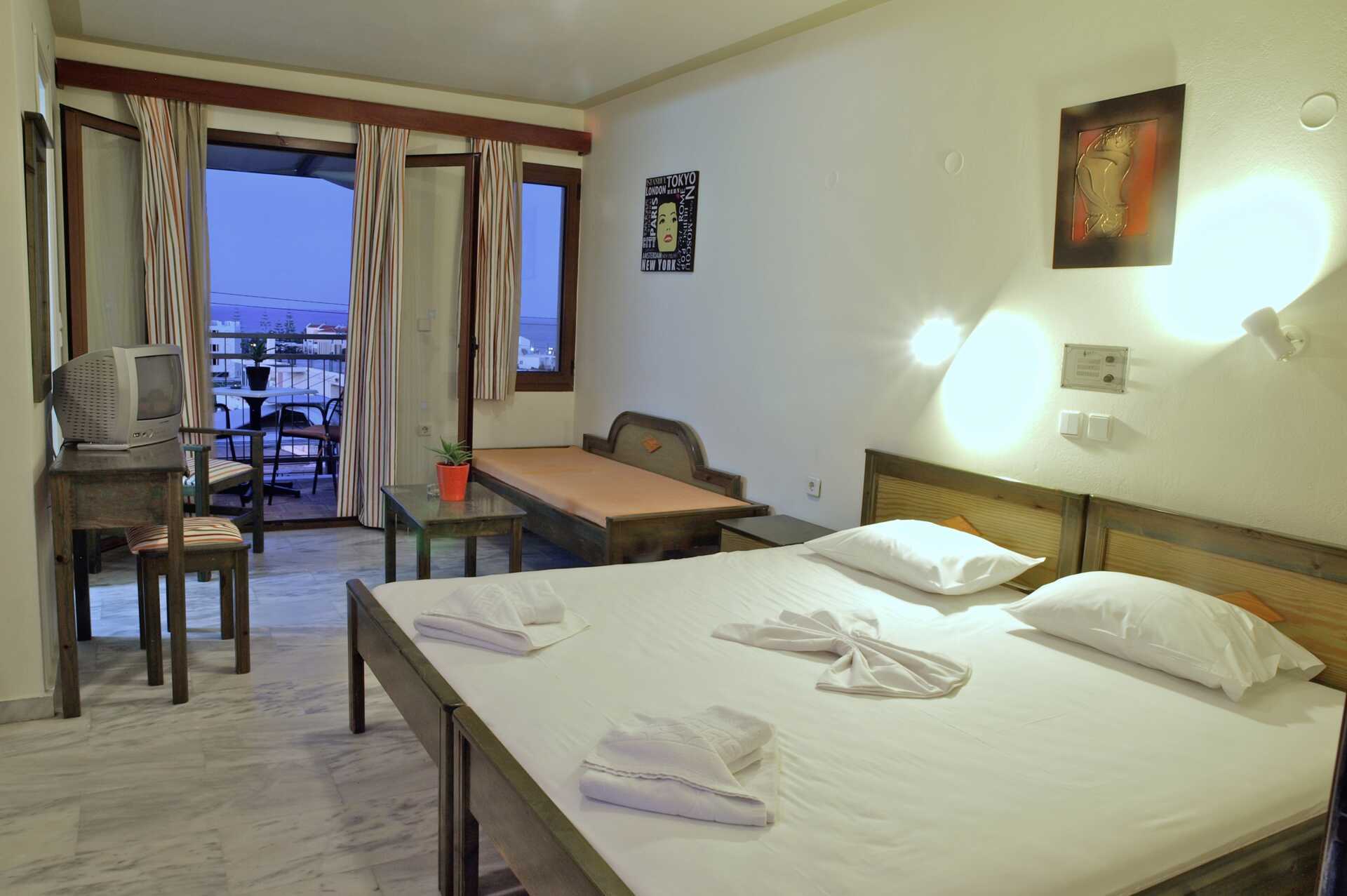 Enrumslägenhet på hotell Alexandros M i Maleme på Kreta.