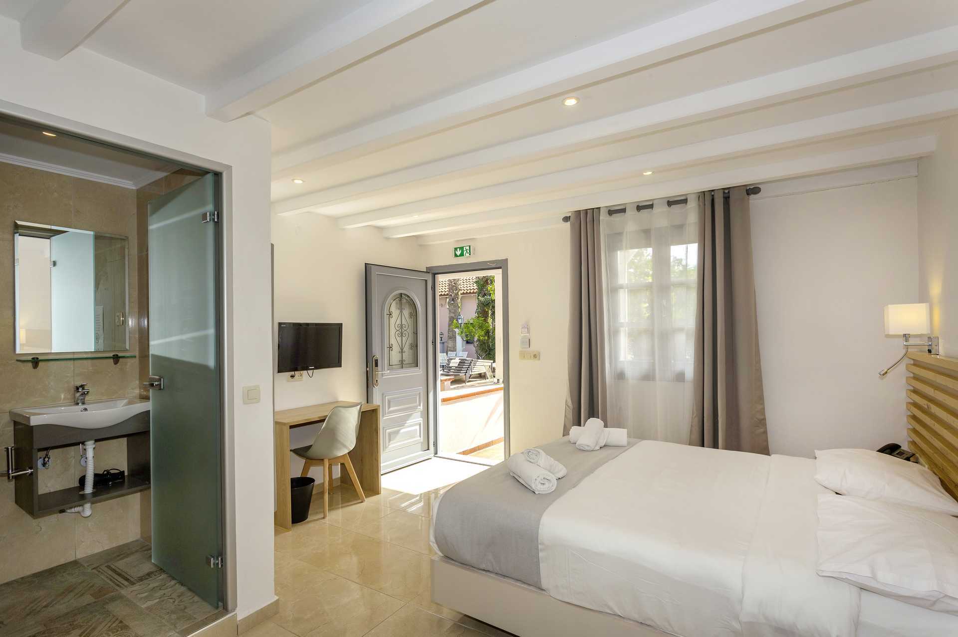 Enrumslägenhet på hotell Bacoli i Parga, Grekland.