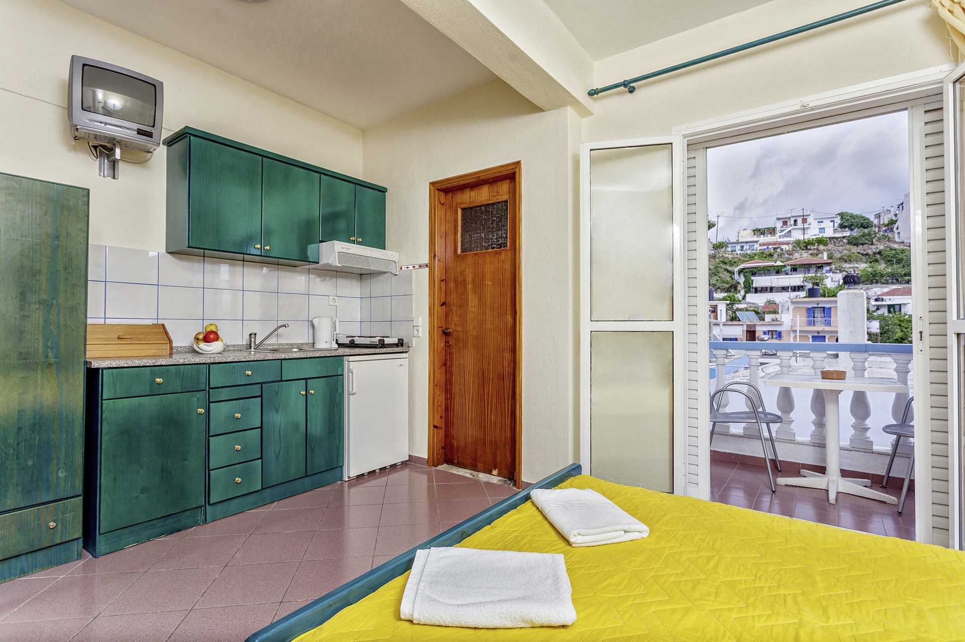 Enrumslägenhet på hotell Ilias på Alonissos, Grekland.