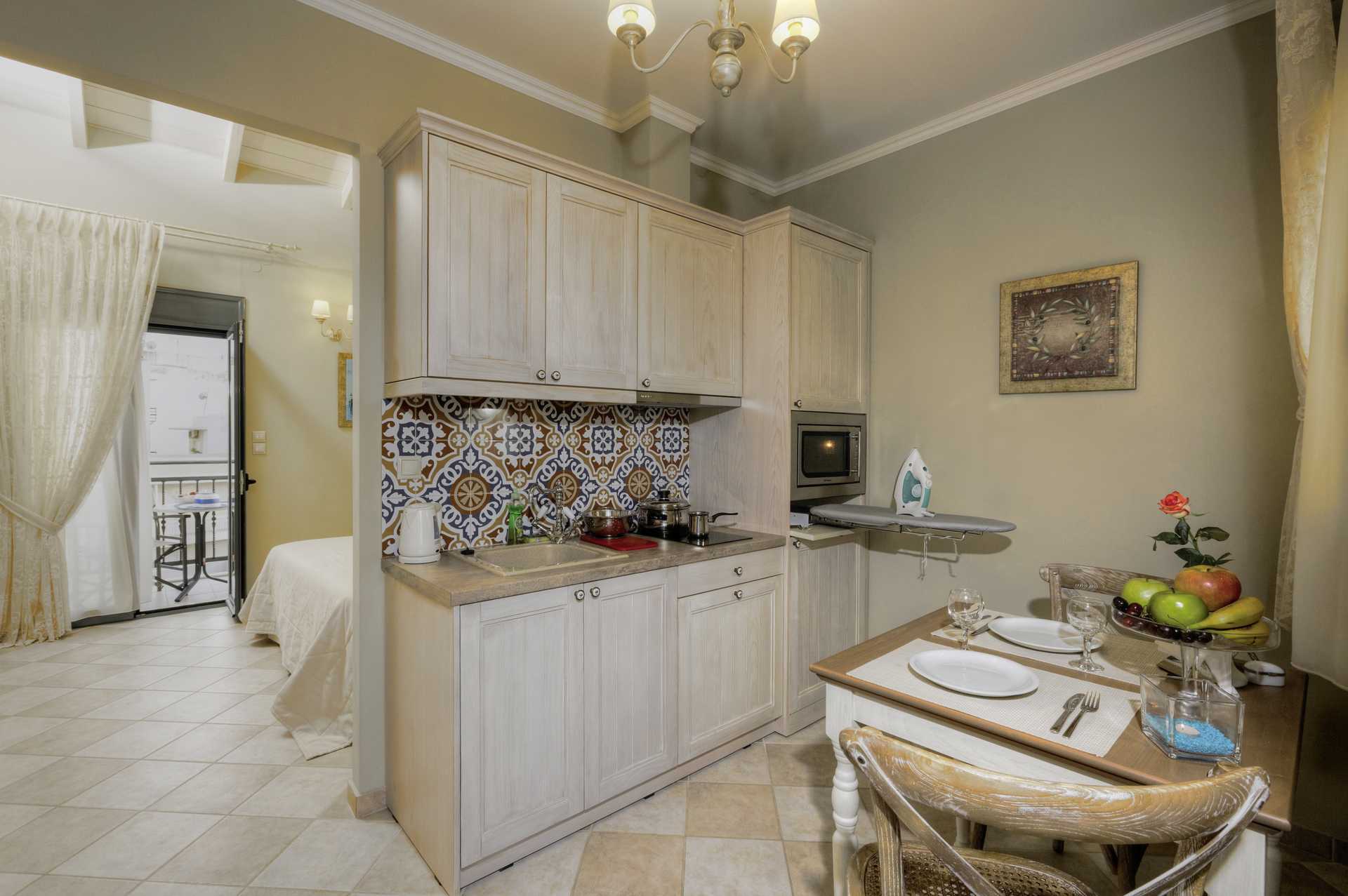 Enrumslägenhet på hotell Ionia Suites i Rethymnon på Kreta.