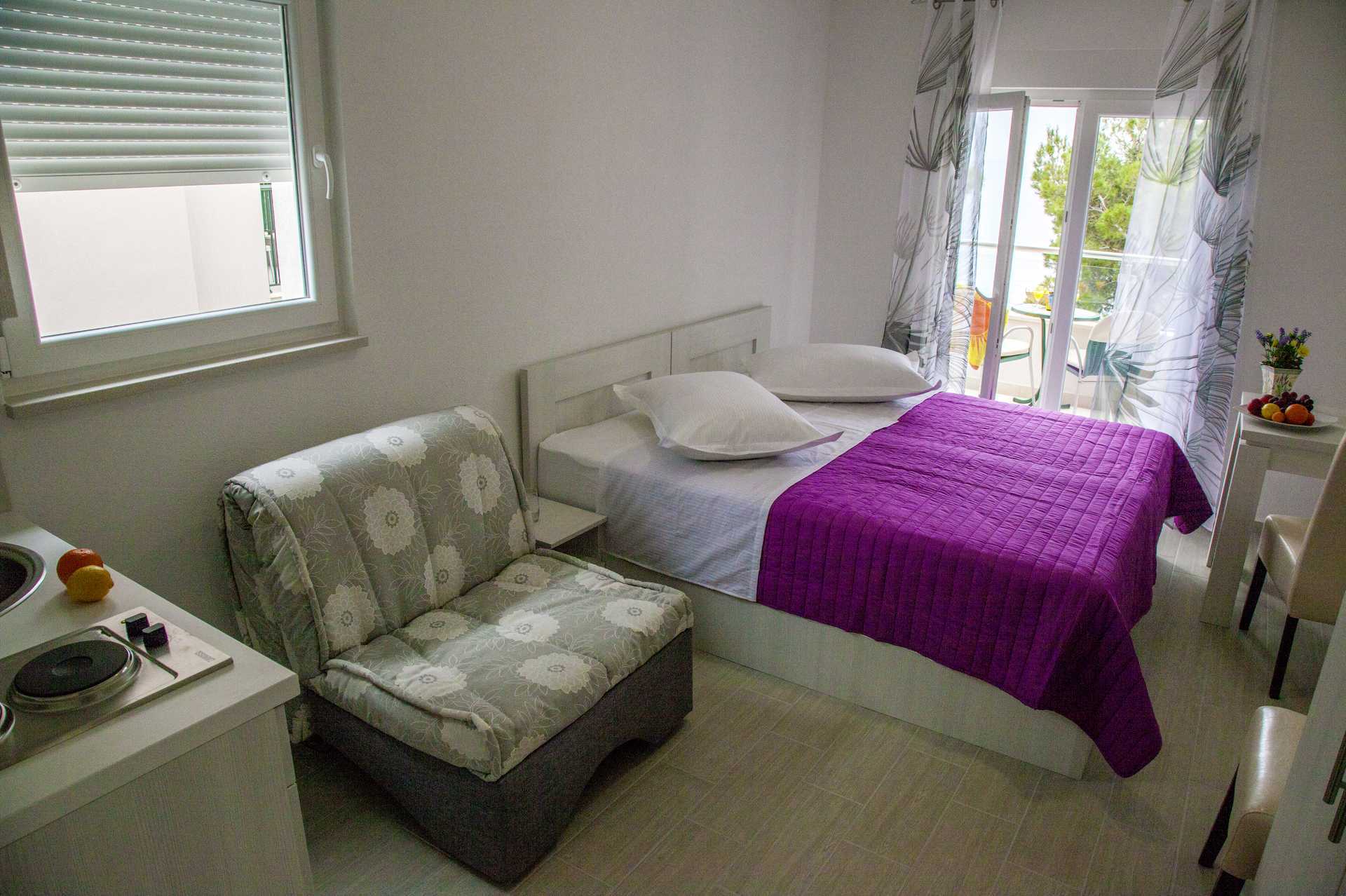 Enrumslägenhet på hotell Libertas i Markarska, Kroatien.