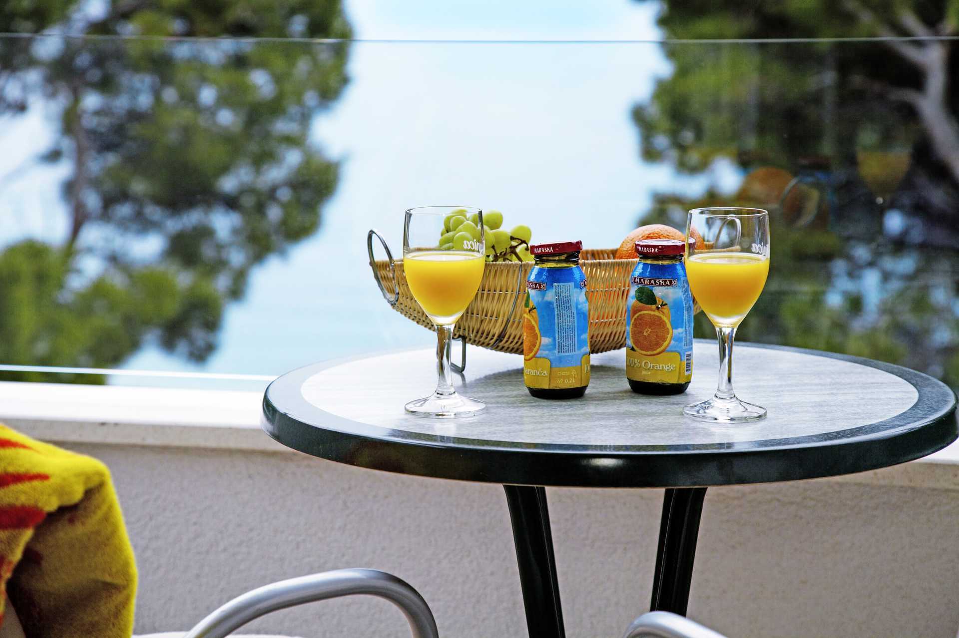 Enrumslägenhet på hotell Libertas i Markarska, Kroatien.