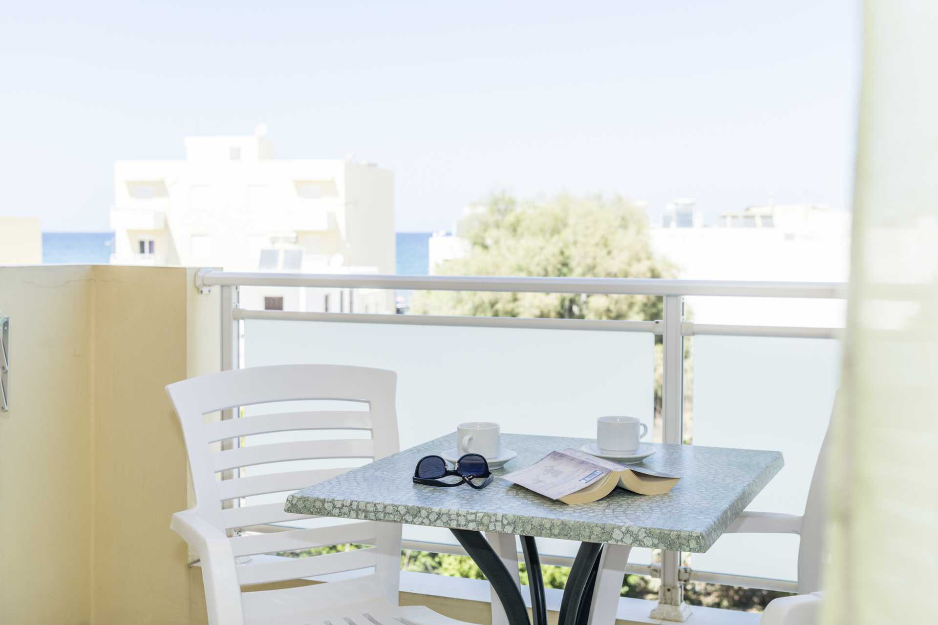 Enrumslägenhet på hotell Melmar i Rethymnon stad på Kreta, Grekland.