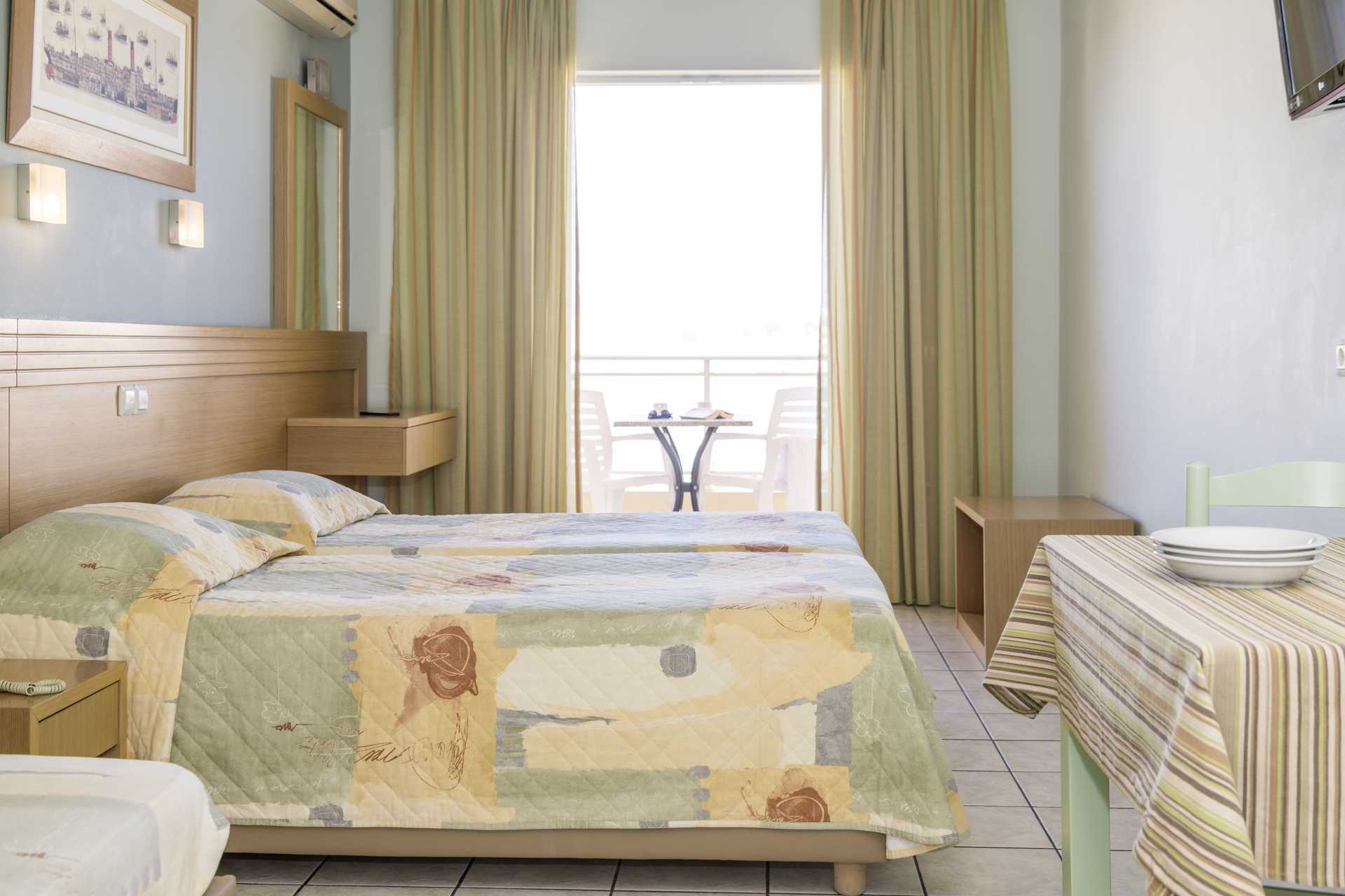 Enrumslägenhet på hotell Melmar i Rethymnon stad på Kreta, Grekland.