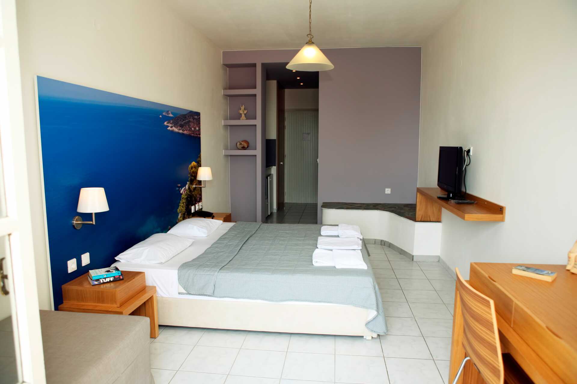 Enrumslägenhet på hotell Neriedes på Alonissos i Grekland.