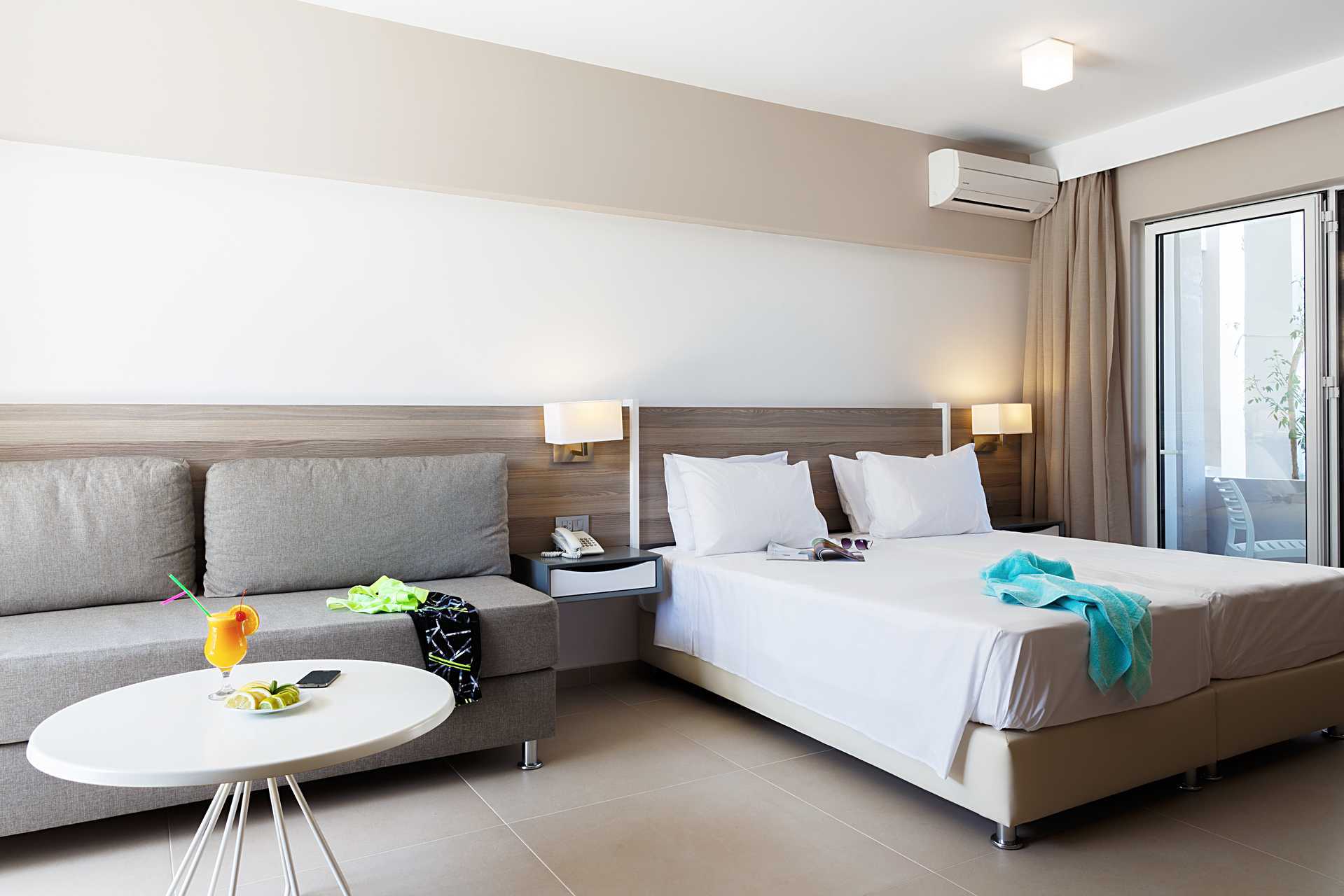 Enrumslägenhet på hotell Santa Helena Beach.