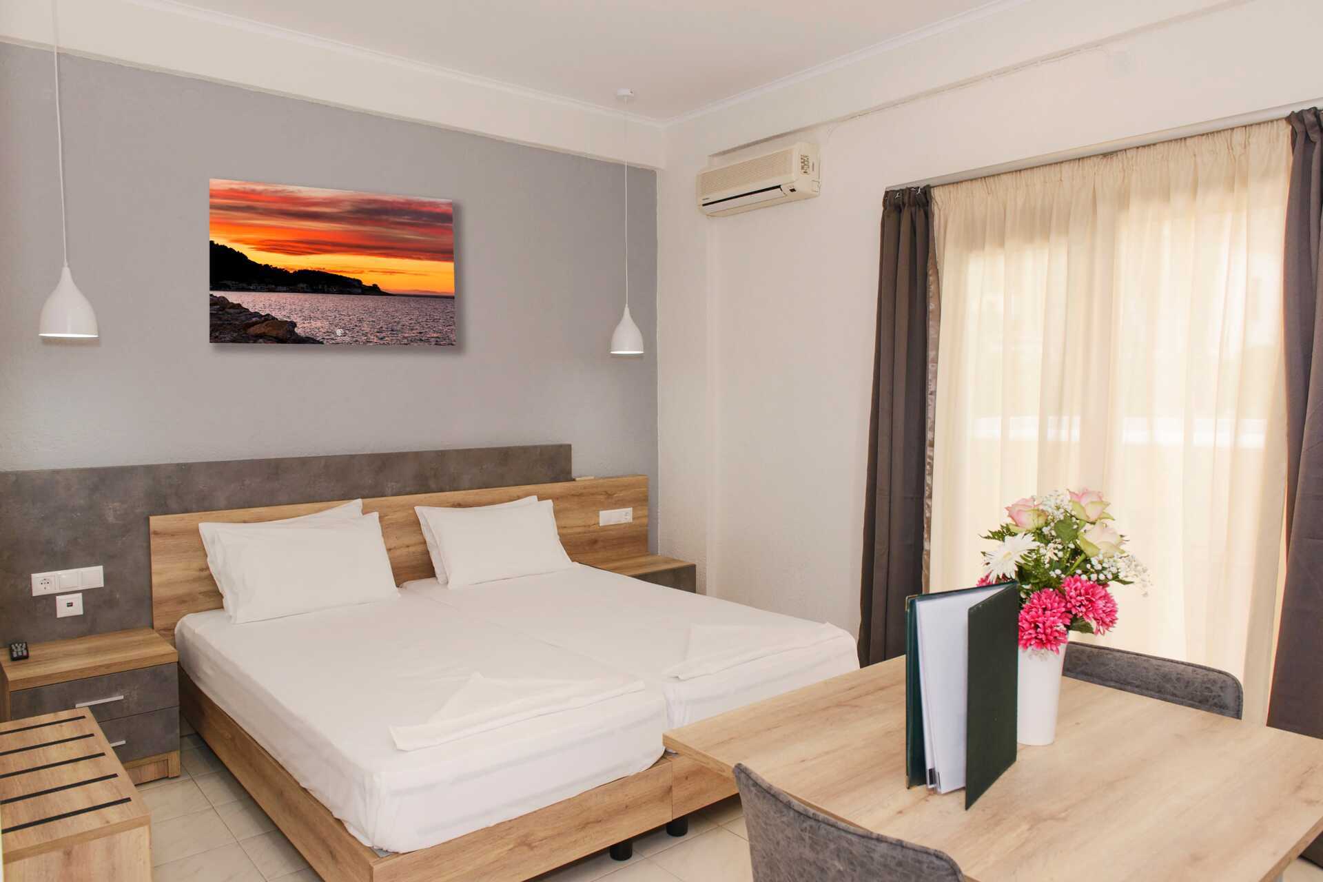 Enrumslägenhet på hotell Smaragda Beach i Votsalakia på Samos, Grekland.