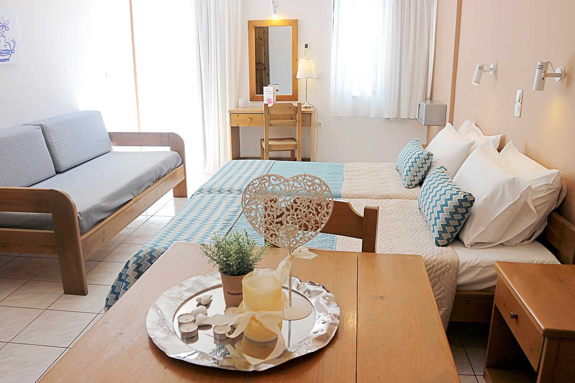 Enrumslägenhet på hotell Sonio Beach i Platanias på Kreta, Grekland.