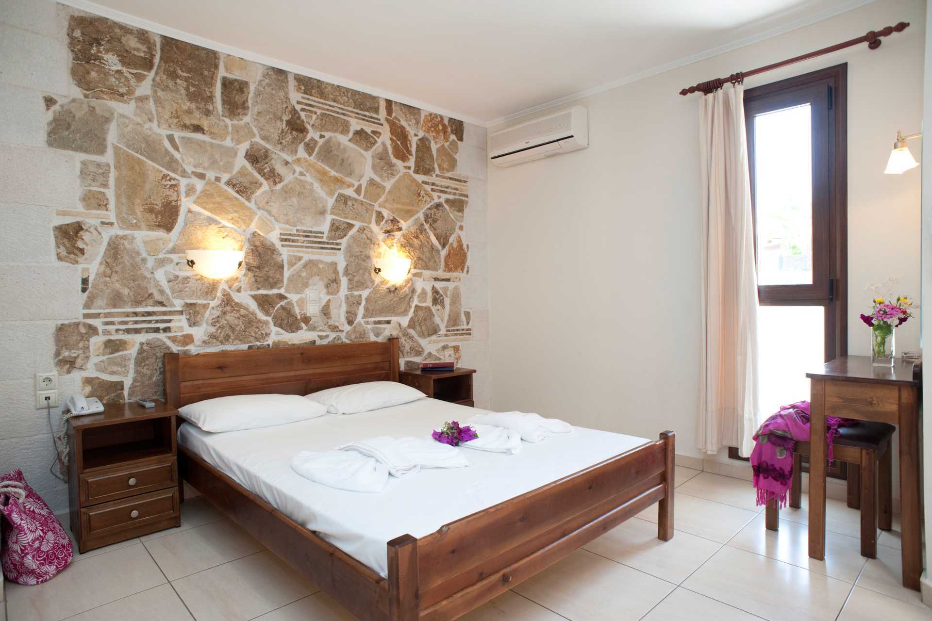 Enrumslägenhet på hotell Sophia Beach i Platanias på Kreta.