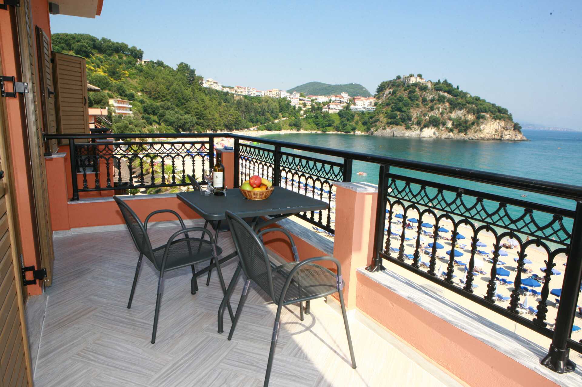 Enrumslägenhet på hotell Vekios i Parga, Grekland.