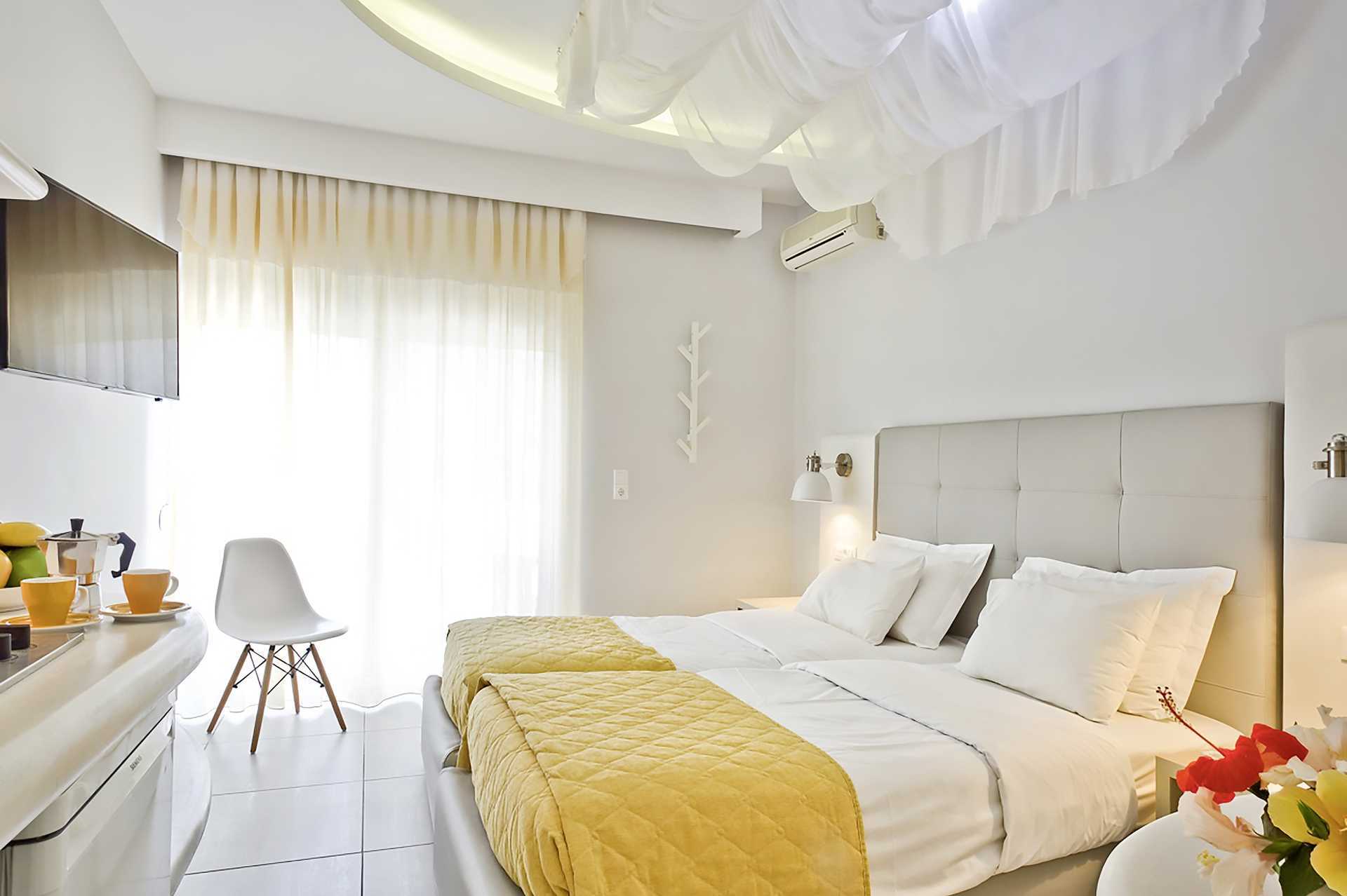 Enrumslägenhet på hotell Venezia i Karpathos stad, Grekland.