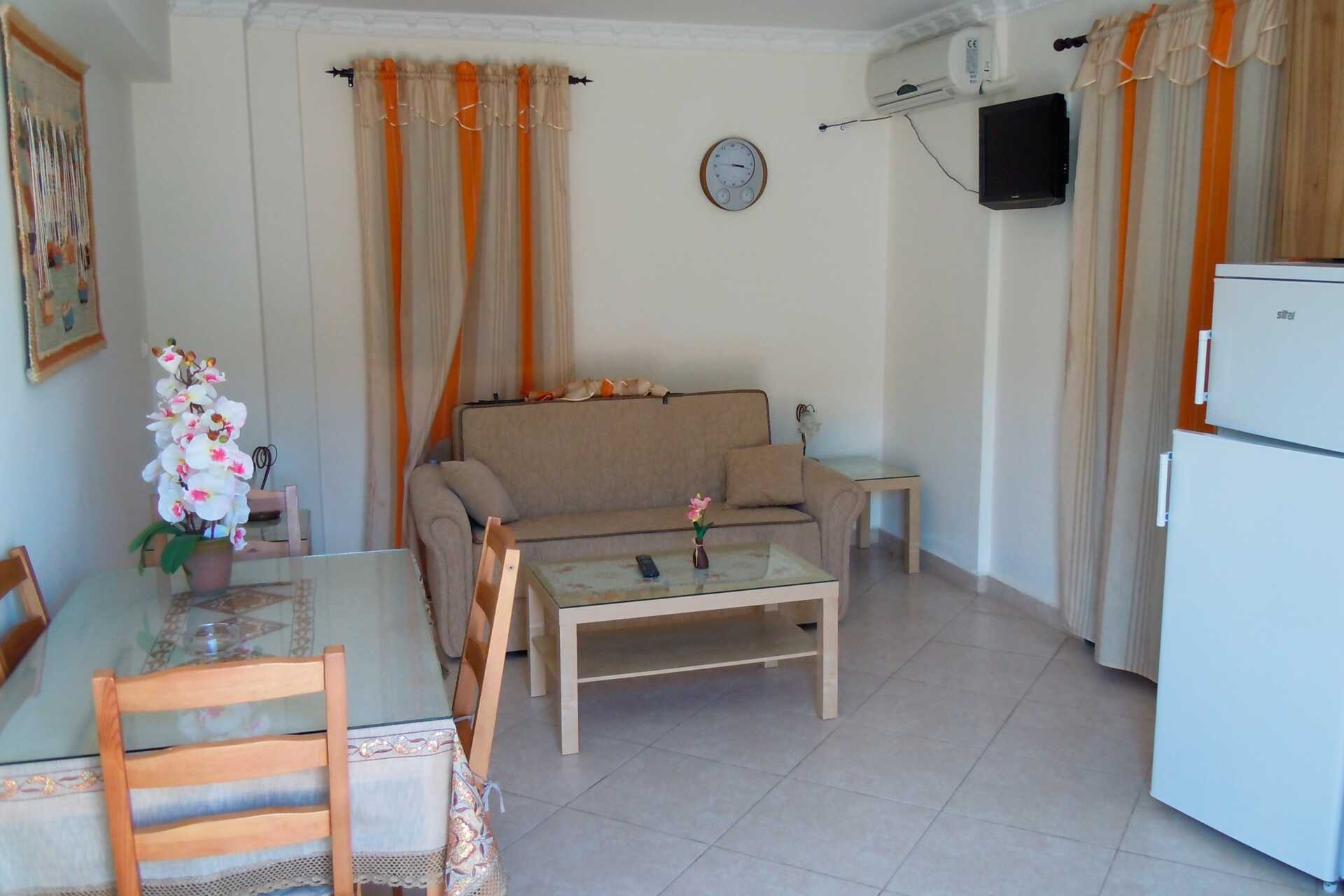 Enrumslägenhet på hotell Yallos i Lefkos på Karpathos, Grekland.