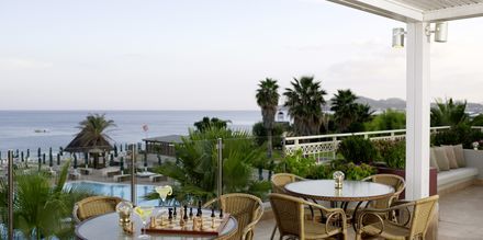 Lounge bar på hotell Esperos Mare på Rhodos, Grekland.
