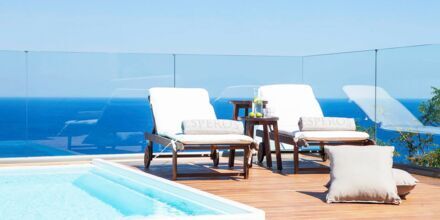 Dubbelrum med privat pool på Hotell Esperos Village Blue & Spa på Rhodos, Grekland.