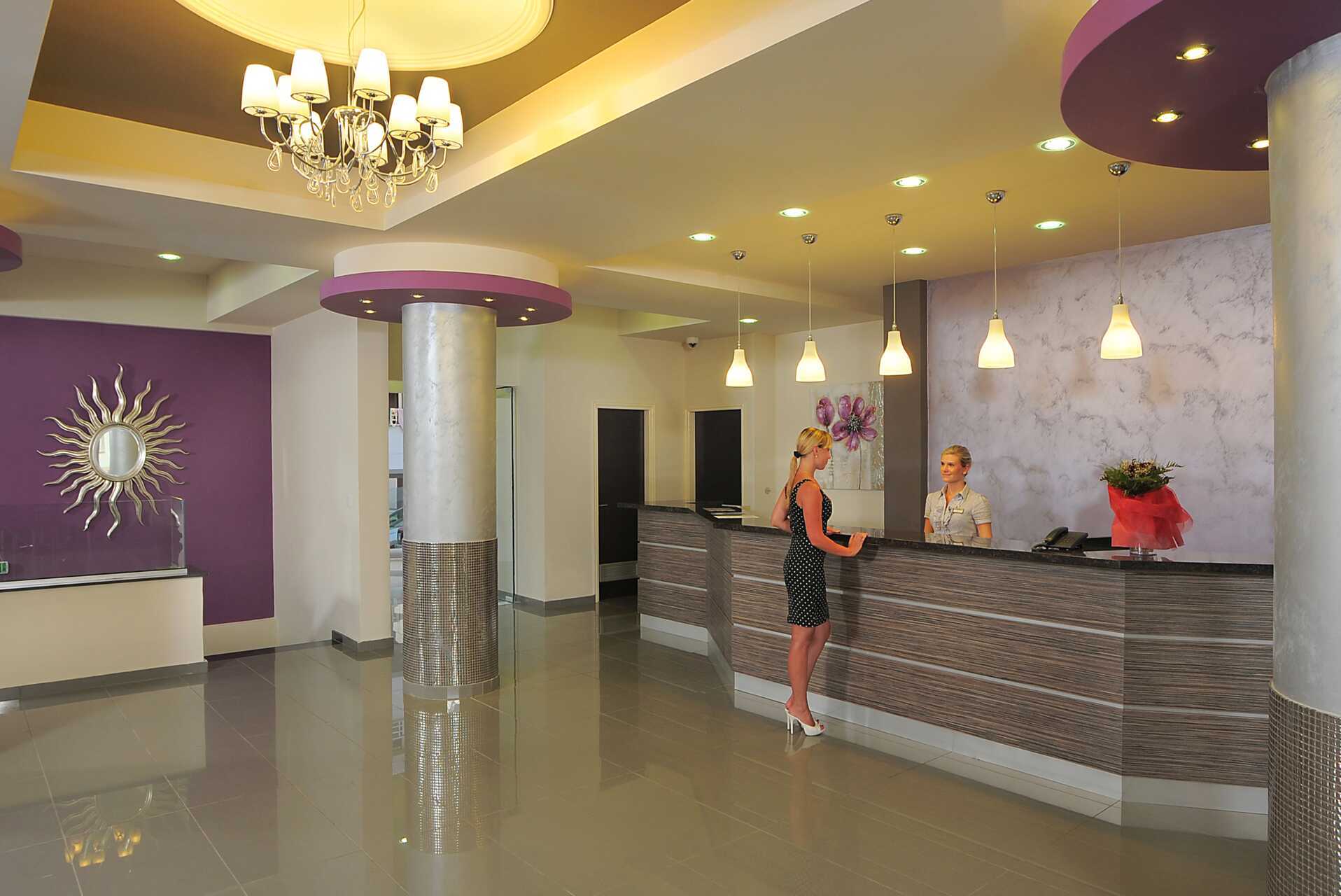 Reception på hotell EuroNapa i Ayia Napa, Cypern.