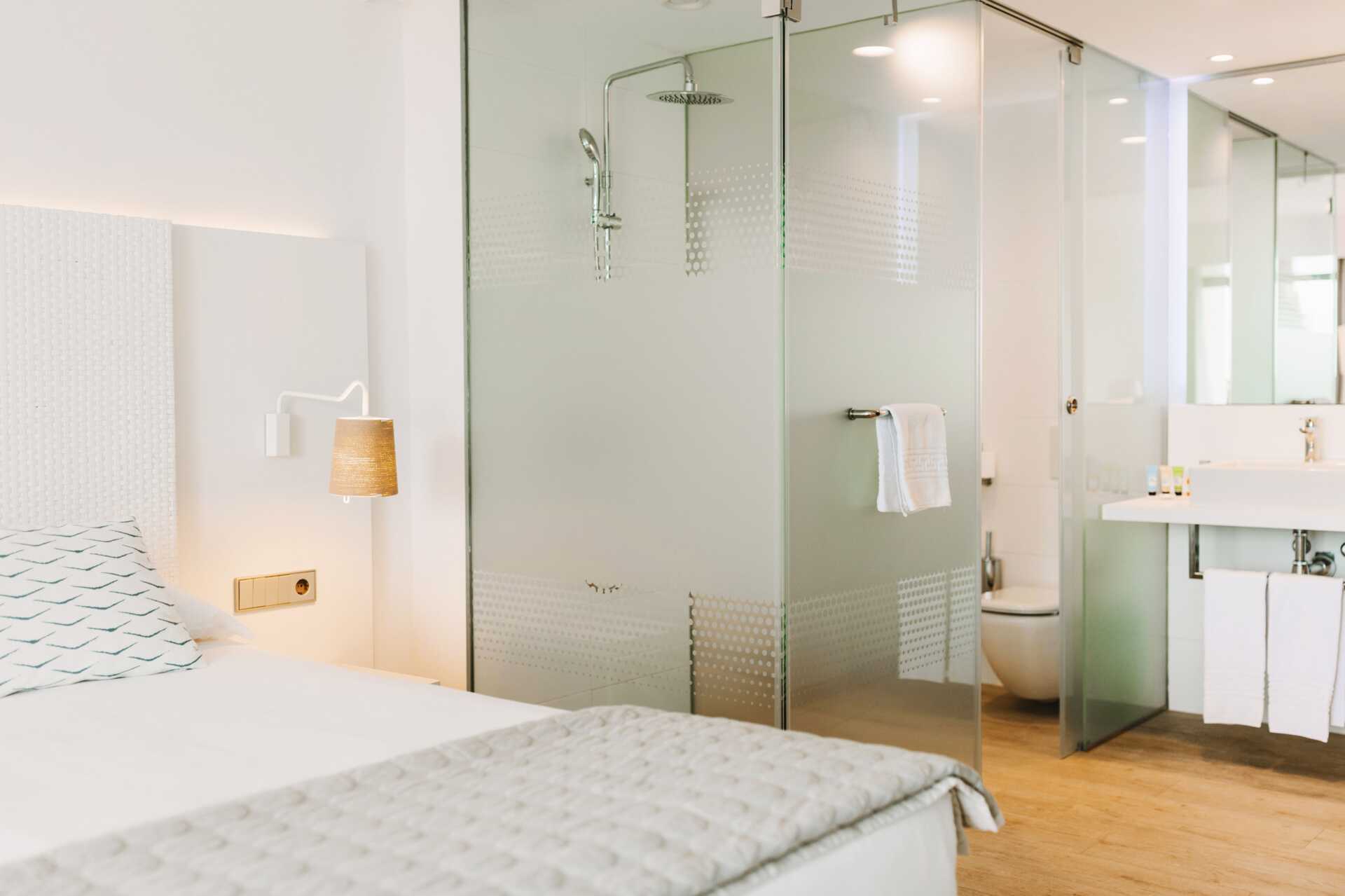 Exempel på hur badrummen ser ut på hotell Don Gregory by Dunas.