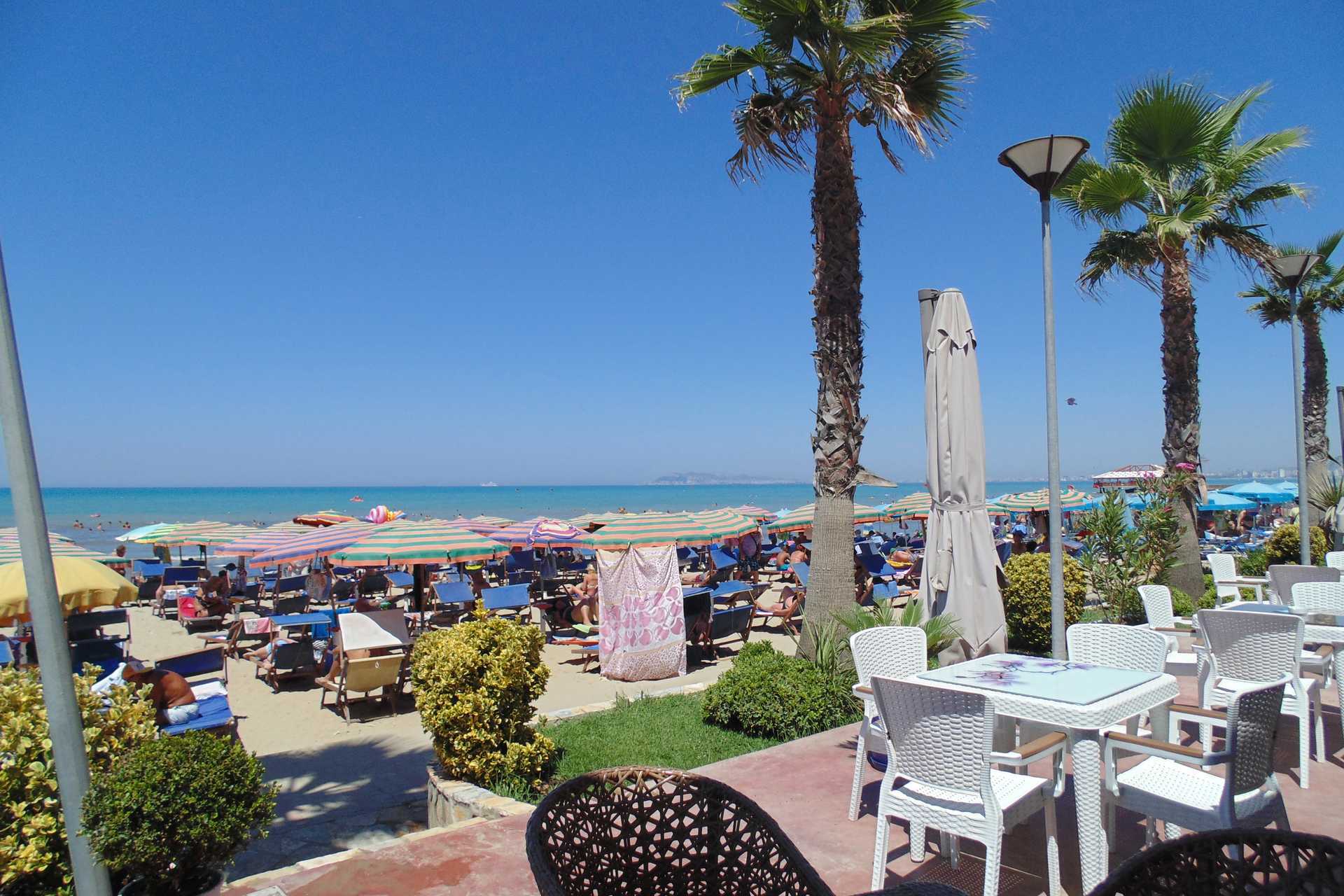 Restaurang på hotell Fafa Premium vid Durres riviera i Albanien.