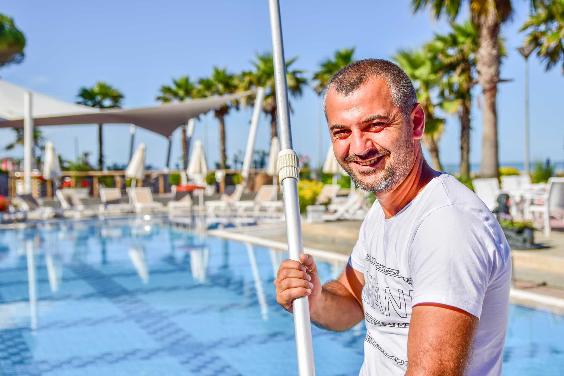 Poolområdet på hotell Fafa Premium vid Durres riviera i Albanien.