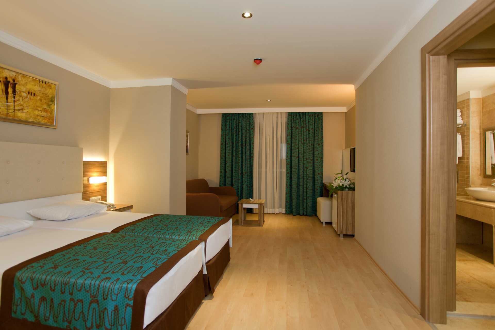 Familjerum i den nya byggnaden på hotell Riviera i Alanya, Turkiet.