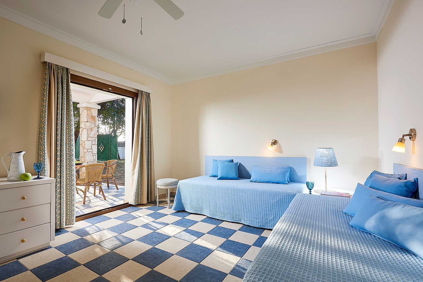 Familjerum på hotell Aldemar Olympian Village i Skafidia, Grekland.