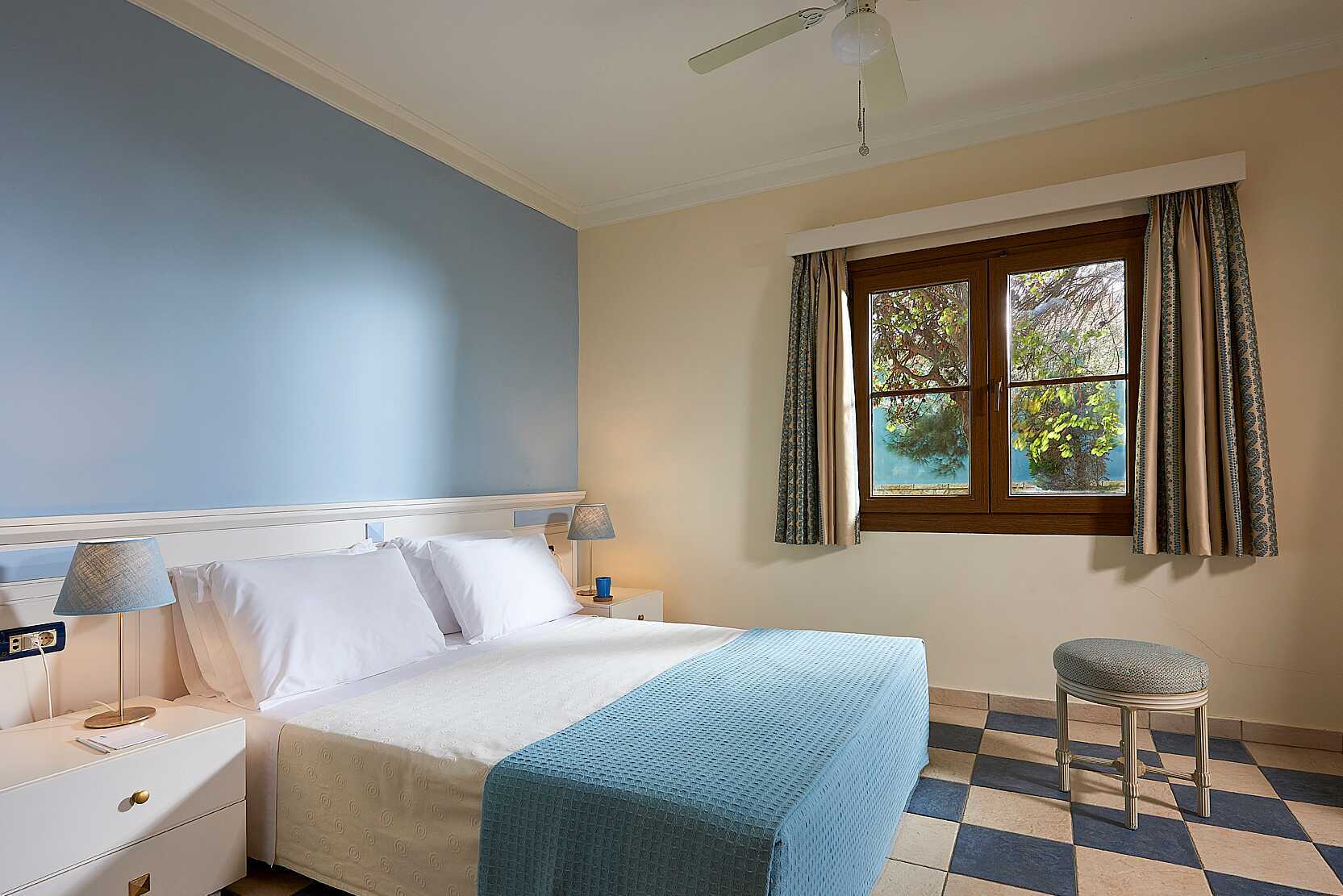 Familjerum på hotell Aldemar Olympian Village i Skafidia, Grekland.