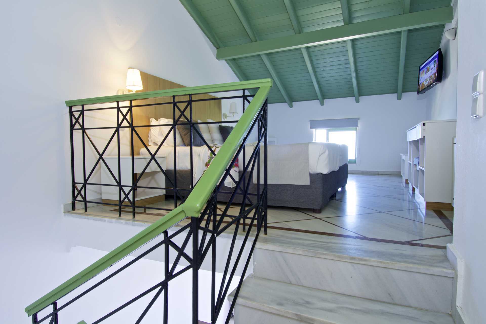 Familjerum på hotell Samaina Inn i Karlovassi på Samos.