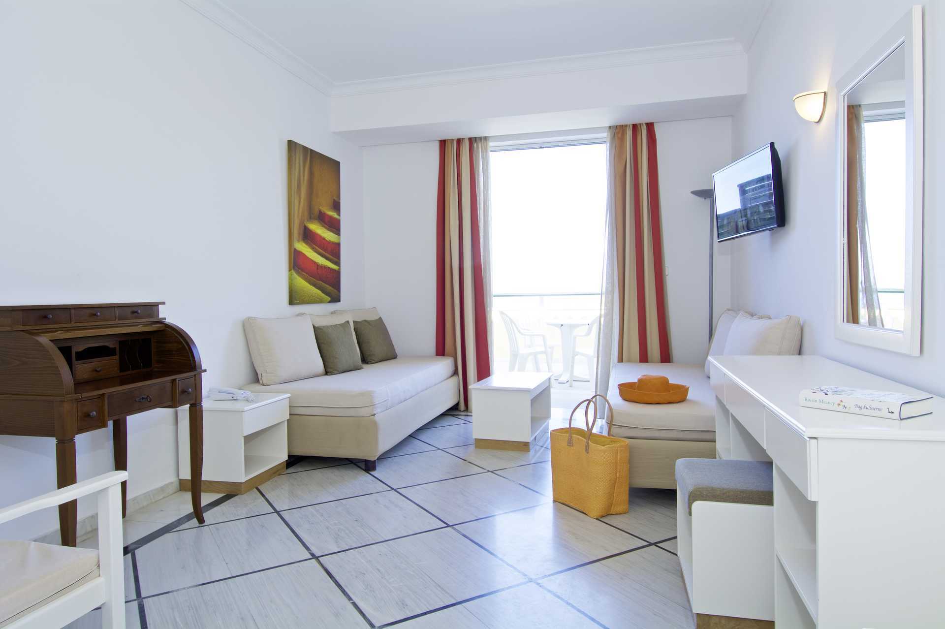 Familjerum på hotell Samaina Inn i Karlovassi på Samos.