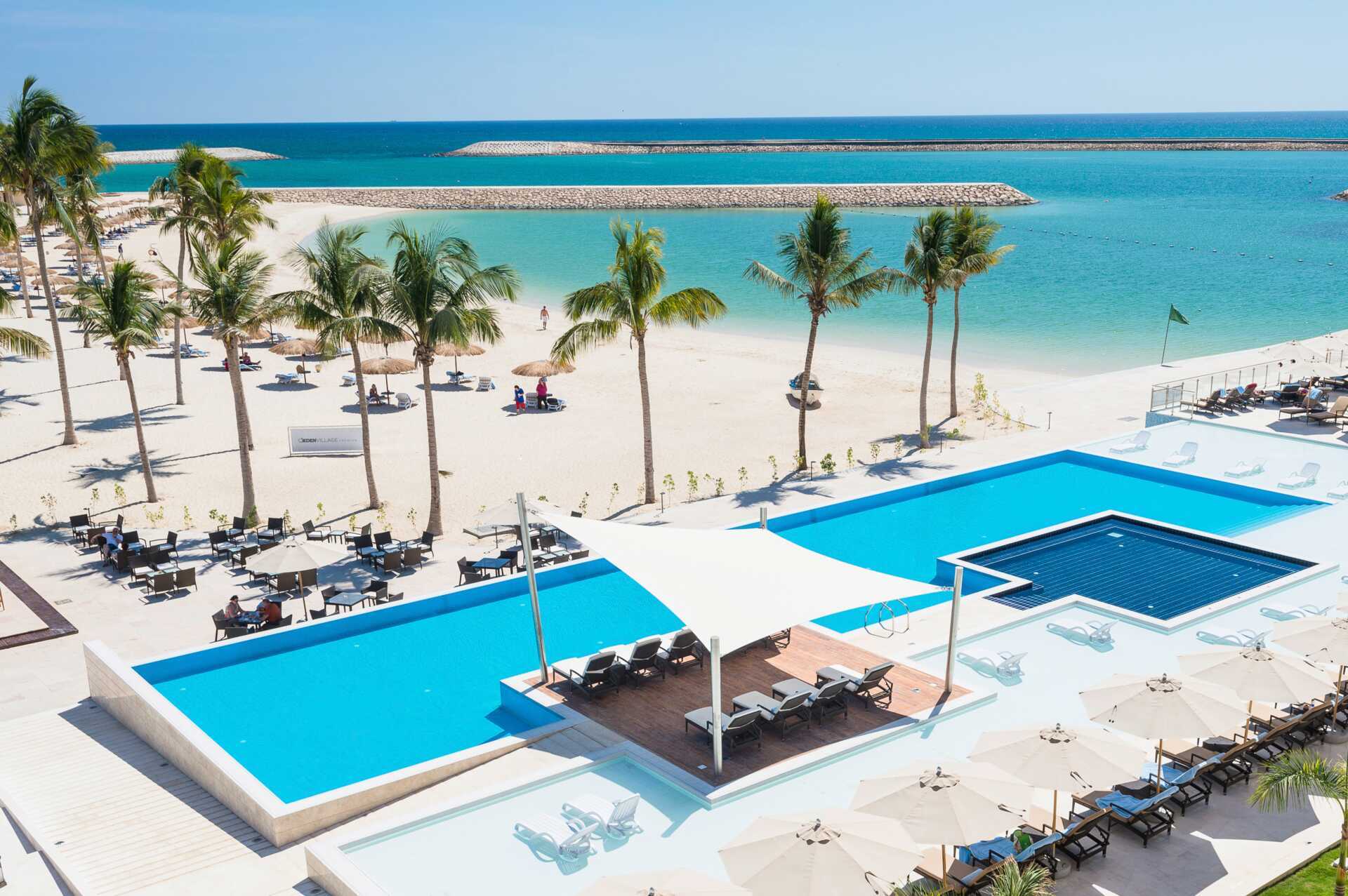 Poolområdet på Fanar Hotel & Residences i Salalah, Oman.