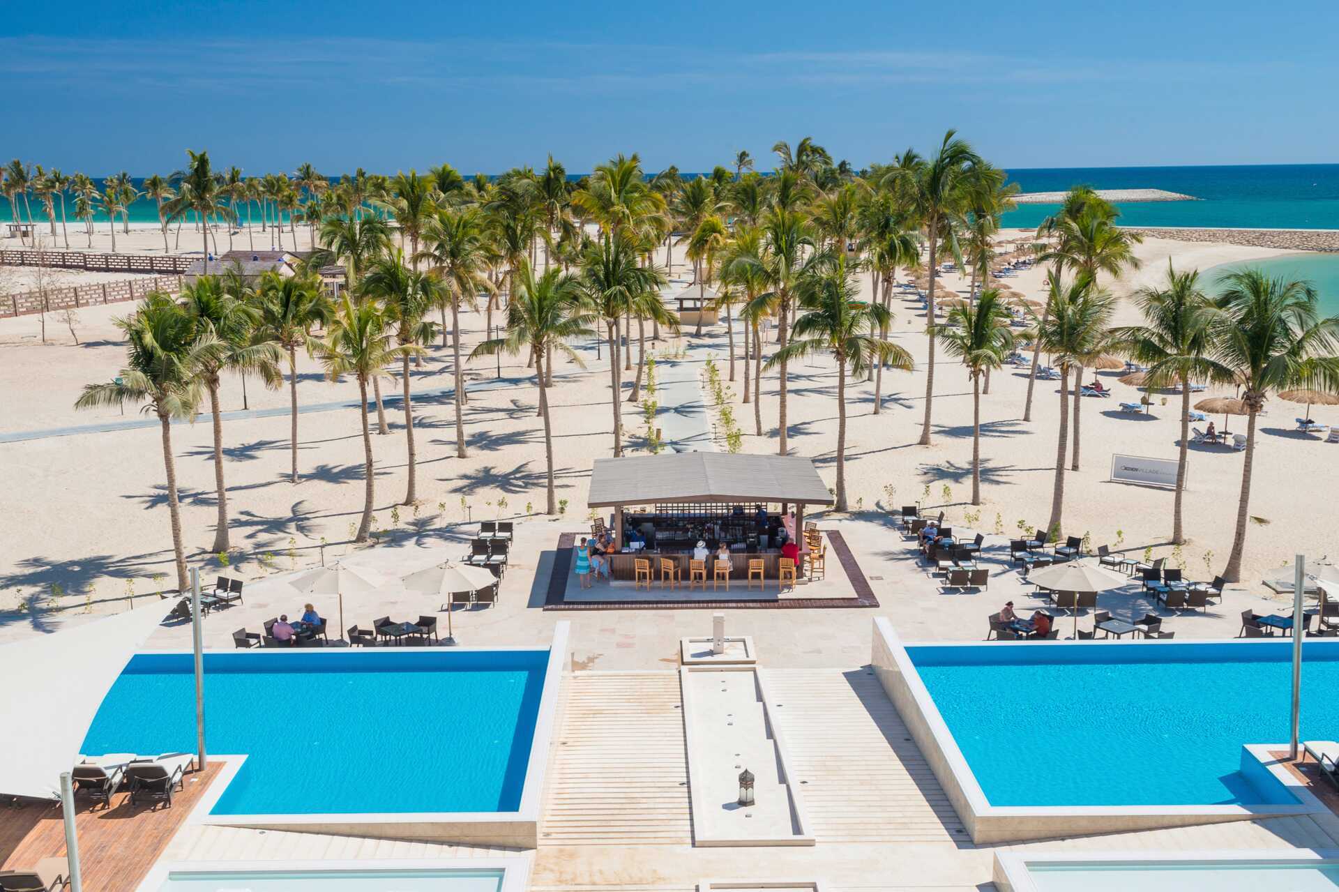 Poolområdet på Fanar Hotel & Residences i Salalah, Oman.