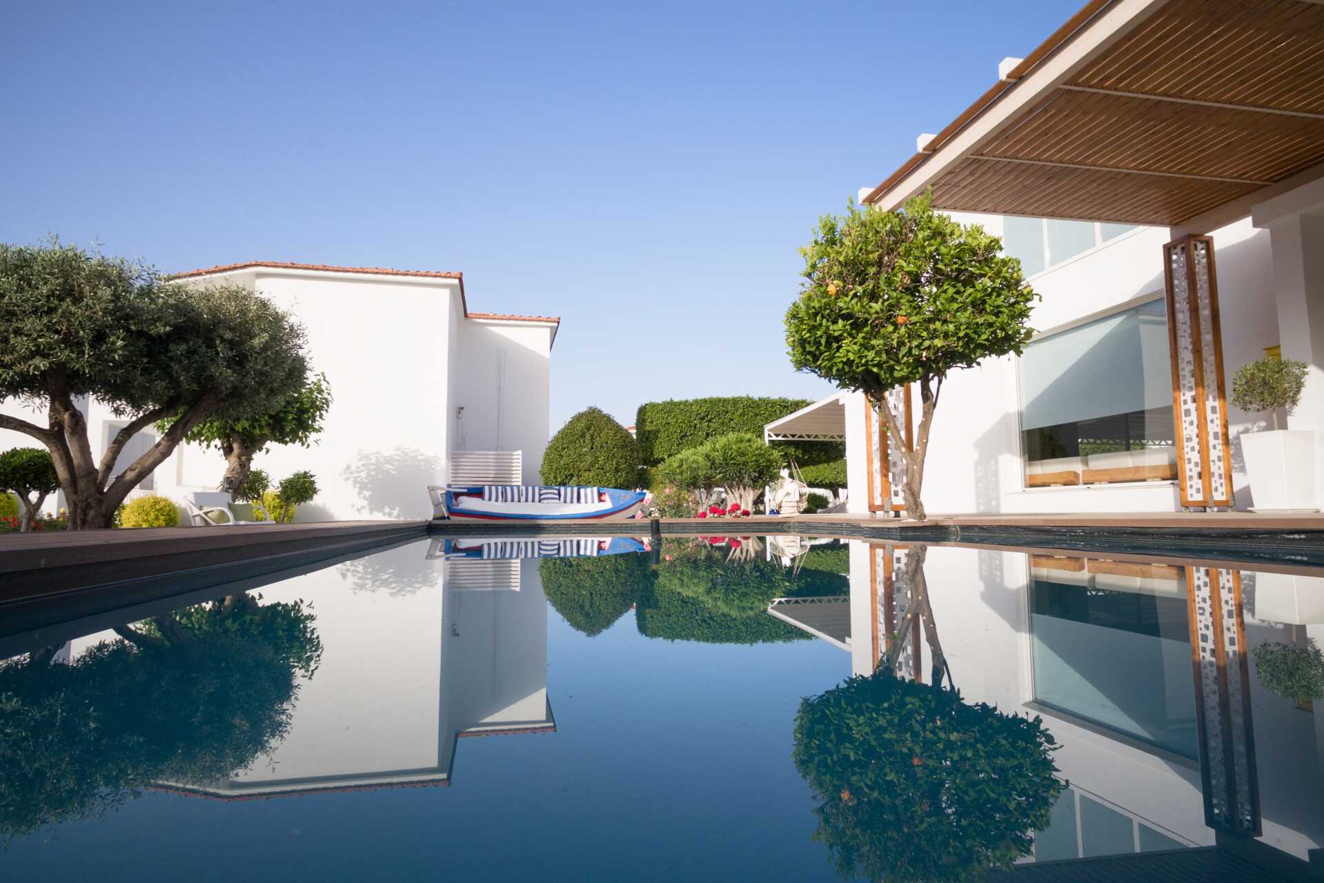 Poolområdet på Fito Aqua Bleu Resort i Pythagorion på Samos, Grekland.