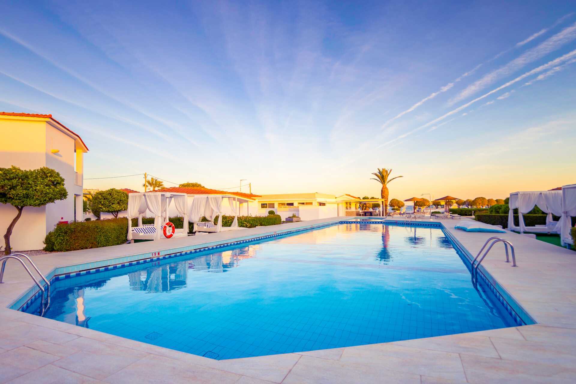 Poolområdet på Fito Aqua Bleu Resort i Pythagorion på Samos, Grekland.