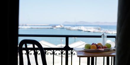 Utsikt från balkongen på hotell Flisvos i Sitia på Kreta, Grekland.