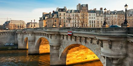 Den legendariska bron Pont Neuf i Paris