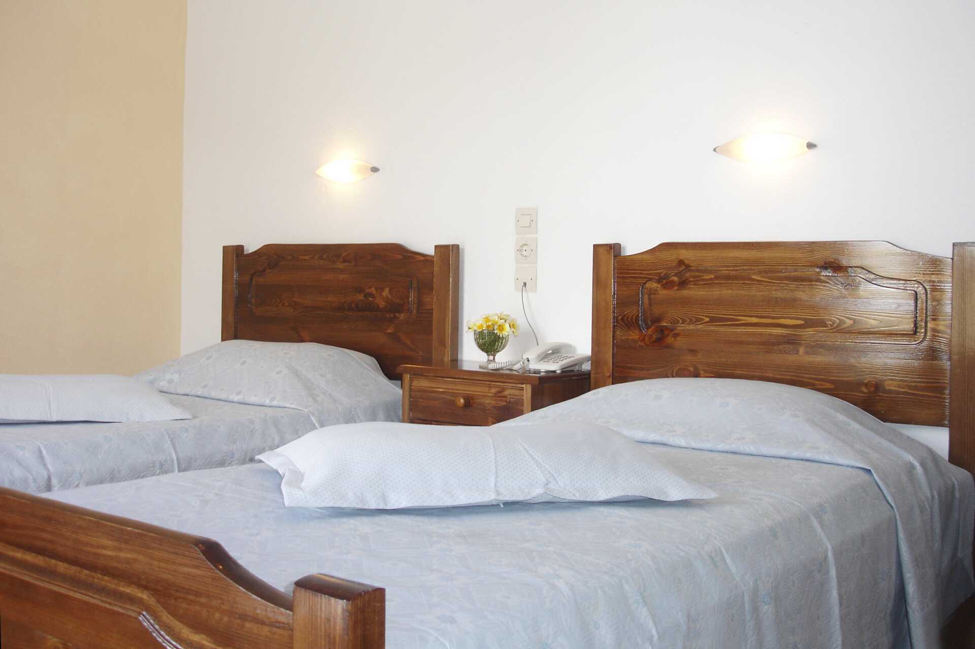 Dubbelrum på hotell Gardenia på Santorini i Grekland.