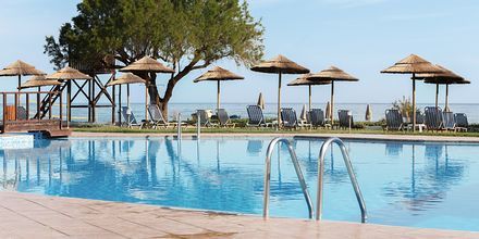 Poolområde på hotell Geraniotis Beach i Platanias på Kreta.