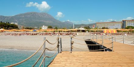 Stranden vid hotell Goldcity Holiday Resort i Alanya, Turkiet.