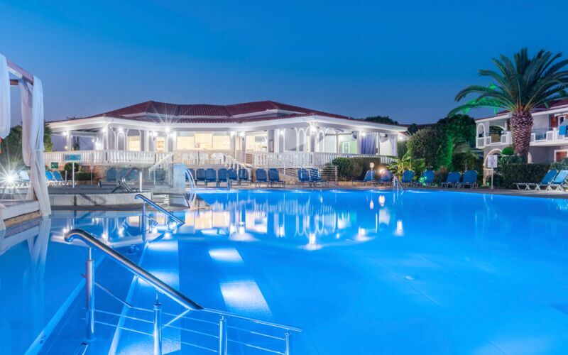 Poolområde vid hotell Golden Sun, Zakynthos.