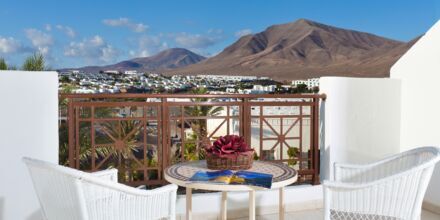 Uteplats till större dubbelrum på hotell Gran Castillo Tagoro Family & Fun på Lanzarote, Spanien.