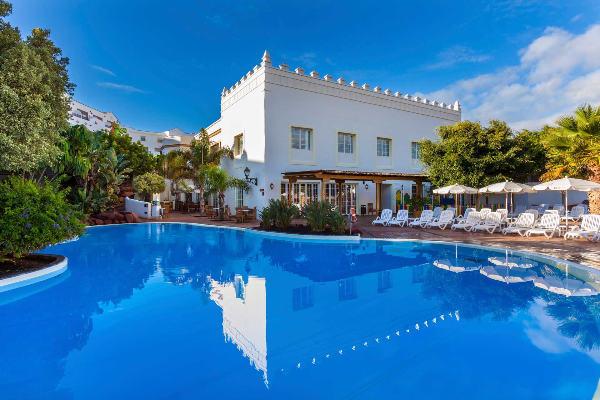 Poolområde på hotell Gran Castillo Tagoro Family & Fun, Lanzarote.