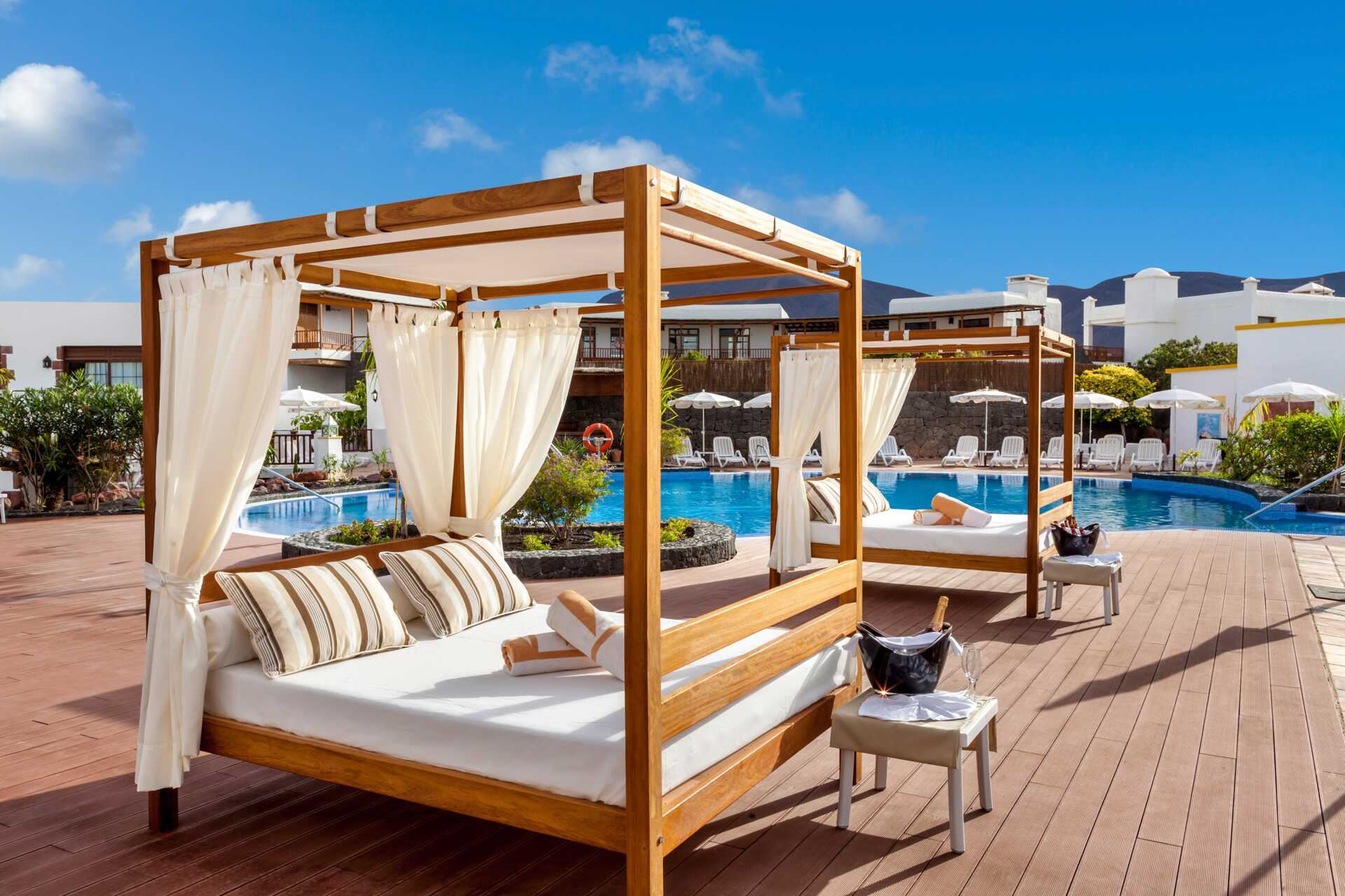 Poolområde på hotell Gran Castillo Tagoro Family & Fun på Lanzarote.