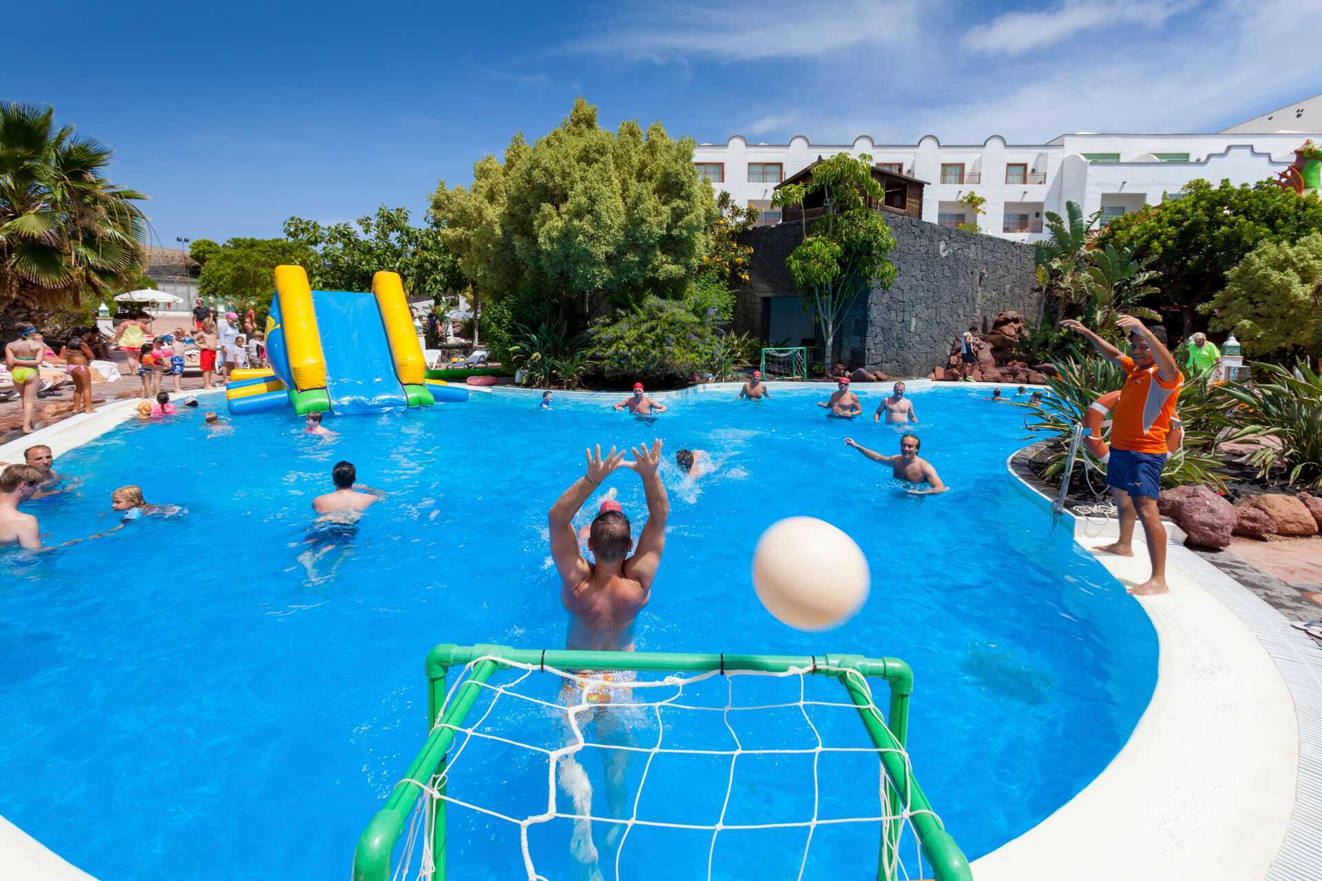 Aktivitetspool på hotell Gran Castillo Tagoro Family & Fun, Lanzarote.