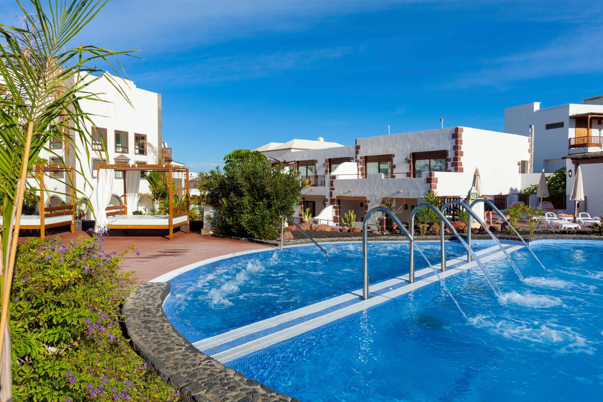 Poolområde på hotell Gran Castillo Tagoro Family & Fun på Lanzarote.