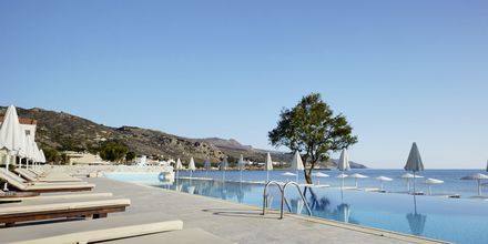 Poolområdet på hotell Grand Bay Beach Resort på Kreta, Grekland.