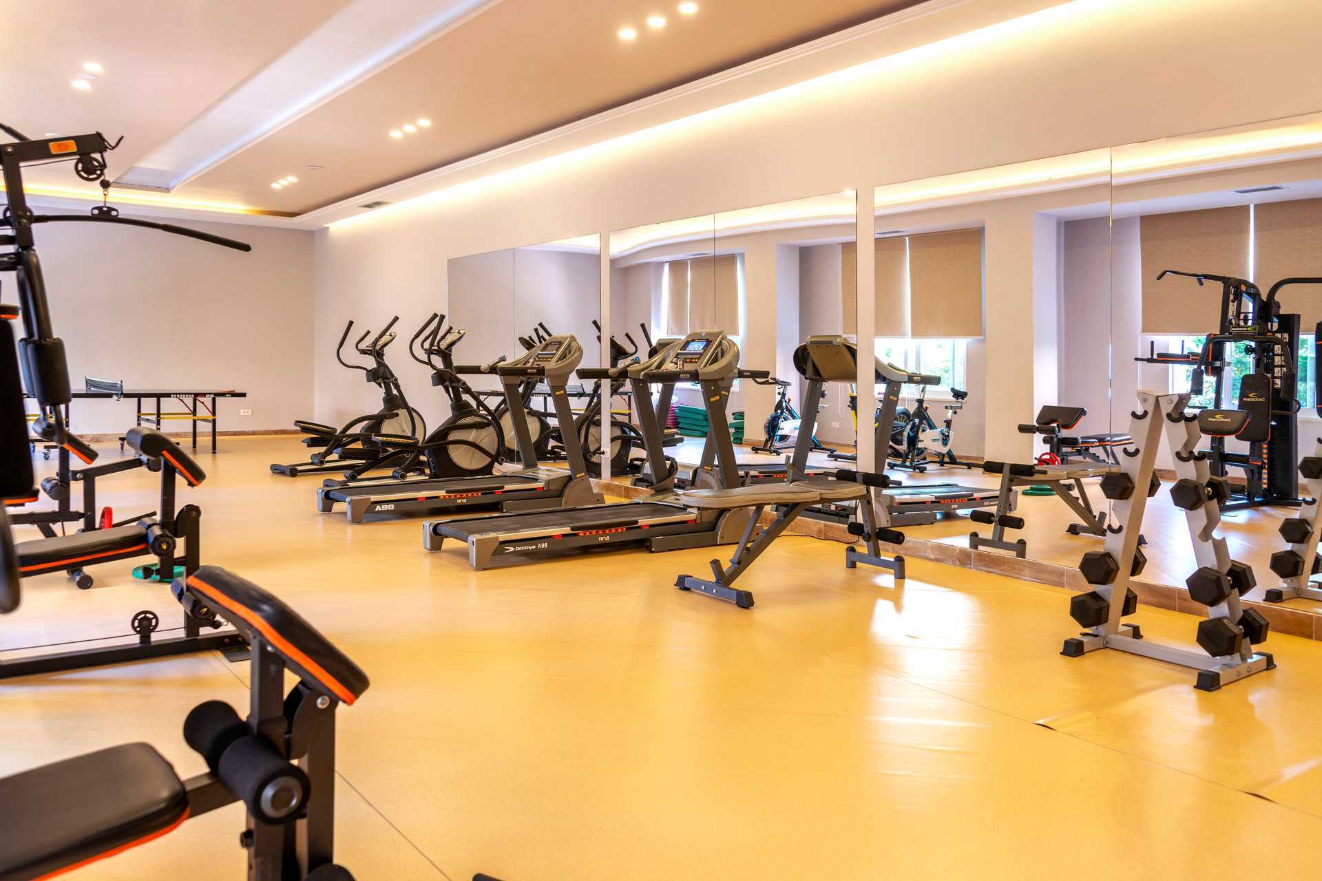 Gym på hotell Fafa Grand Blue i Durres Riviera i Albanien.