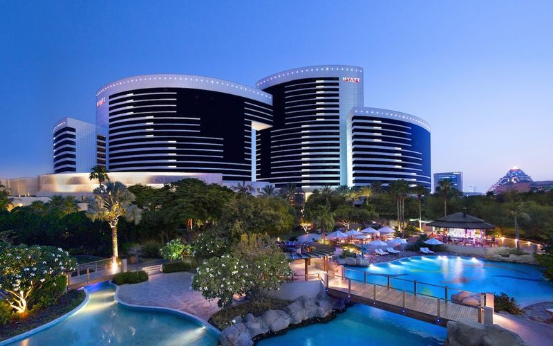 Poolområdet på hotell Grand Hyatt, Dubai.