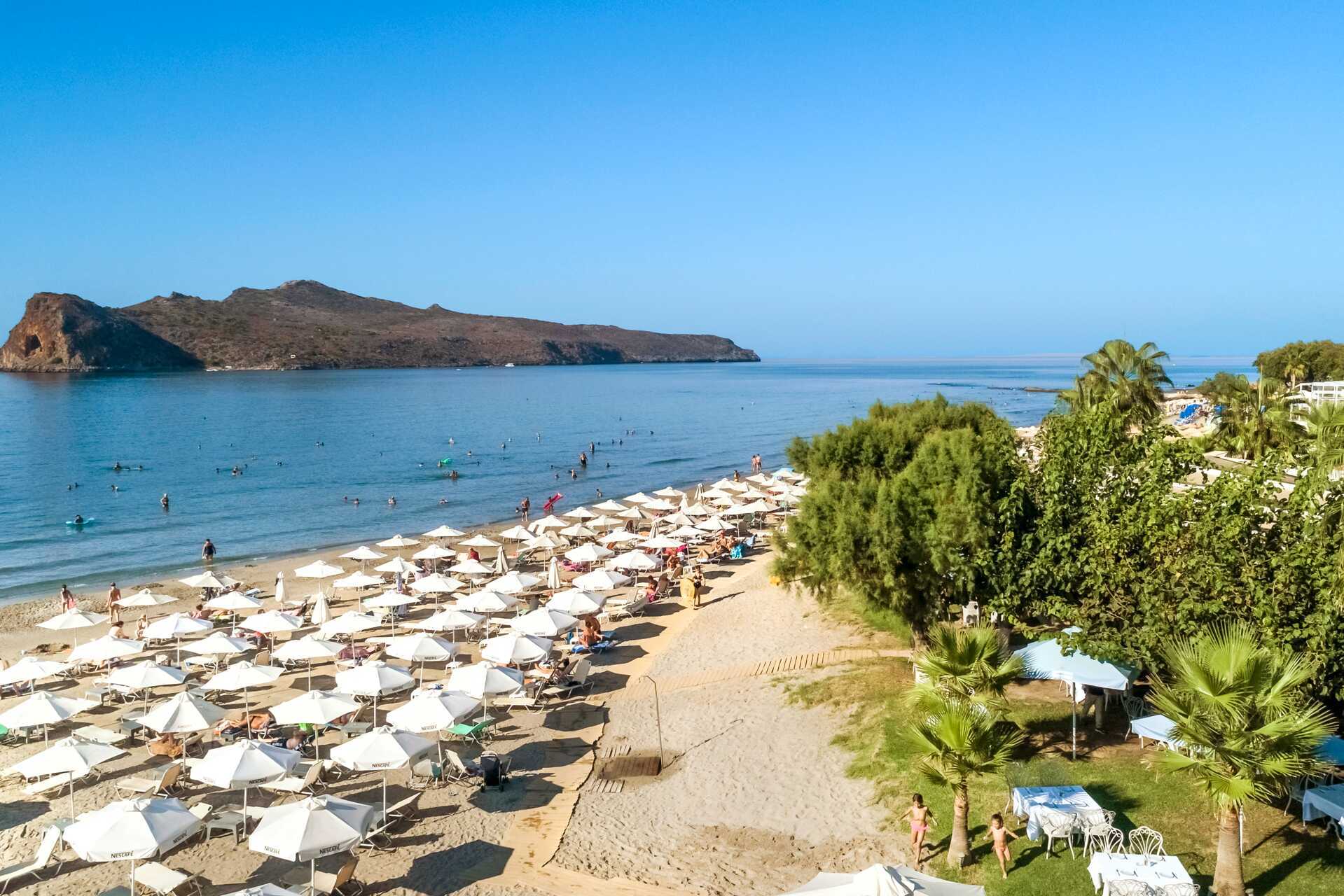 Strand i Agia Marina på Kreta, Grekland.