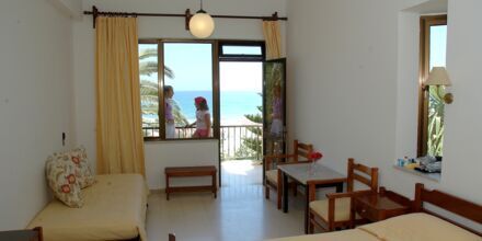 Enrumslägenhet på hotell Hermes i Kato Stalos, Kreta.