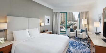 Deluxerum på hotell Hilton Dubai Jumeirah i Dubai, Förenade Arabemiraten.