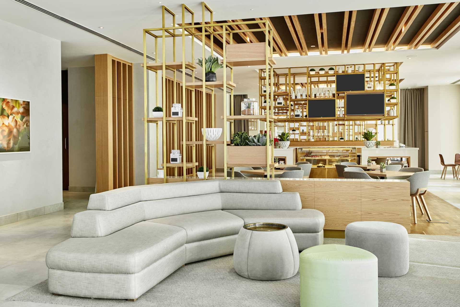 Lobbyn på hotell Hilton Garden Inn Mall of the Emirates i Dubai Al Barsha i Dubai, Förenade Arabemiraten.