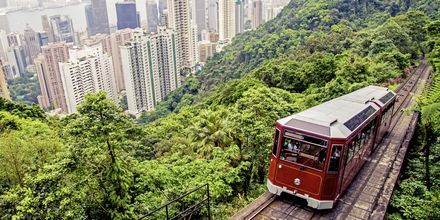 Ta spårvagnen upp till Victoria Peak, en fantastisk utsiktsplats i Hong Kong.